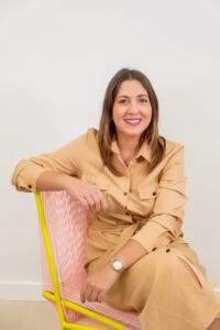 crear web o redes sociales primero